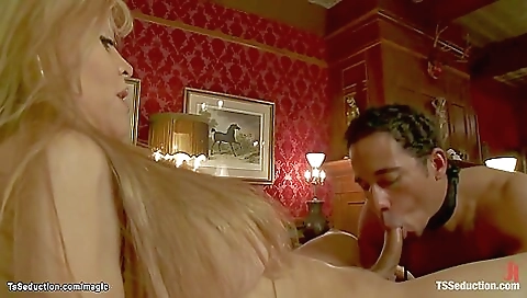 Latina chicks are fucking a big dick in a threesome