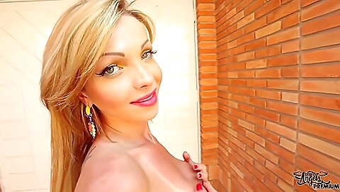 Blonde hottie in a deep throat is getting fucked outdoors