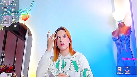 Red haired hottie with tattooed ass plays with a toy