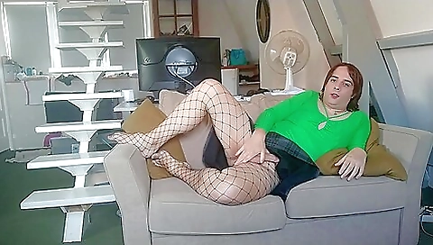 Hot redhead amateur video showing her with a tight cunt