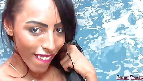 Adrielhy bronzo and her gorgeous body in a solo video